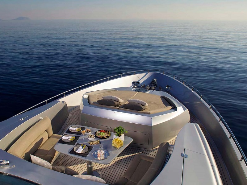 Pershing 90